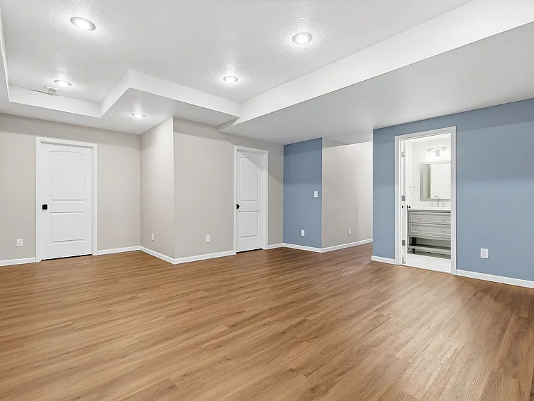 614 W 170th Pl — Photo 32
