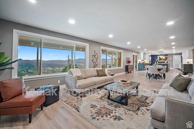 5 bed, 3.0 bath, 4200 sqft, $6,900 — Photo 1