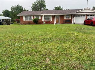 3415 W Country Club Rd, Chickasha, OK 73018