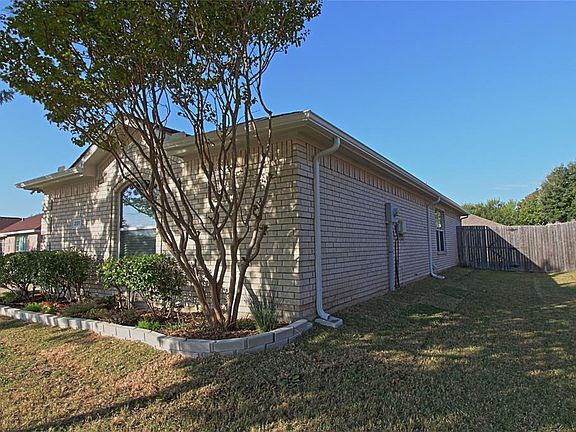 4th image of 201 Windy Knoll Ln