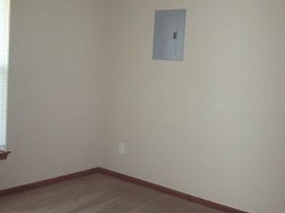 4th image of 408A SE Chelsey Ln