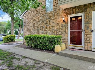 9 Farnham Sq, Parlin, NJ 08859