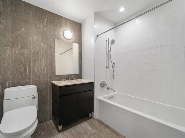 155 Bay Street image 14 of 44