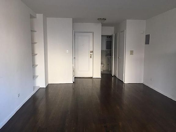 5th image of 500 Riverdale Ave APT 3E