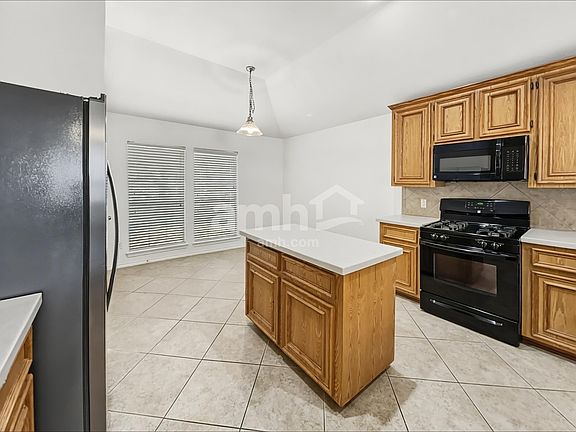 4th image of 860 Rock Harbor Ln