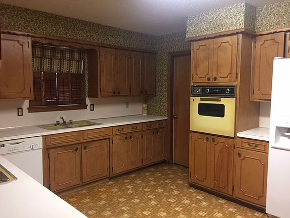 3rd image of 2411 Briarrose Dr