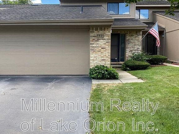 3rd image of 7921 Victoria Ln