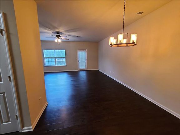 3rd image of 5579 Lindeman Ln