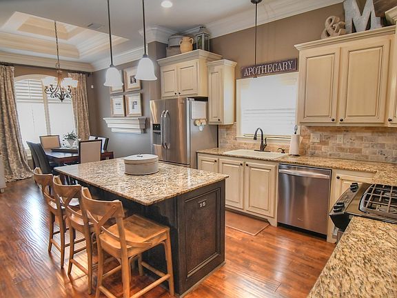 3rd image of 113 Autumnbrook Dr