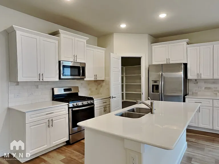 4725 Tanglewood Dr — Photo 3
