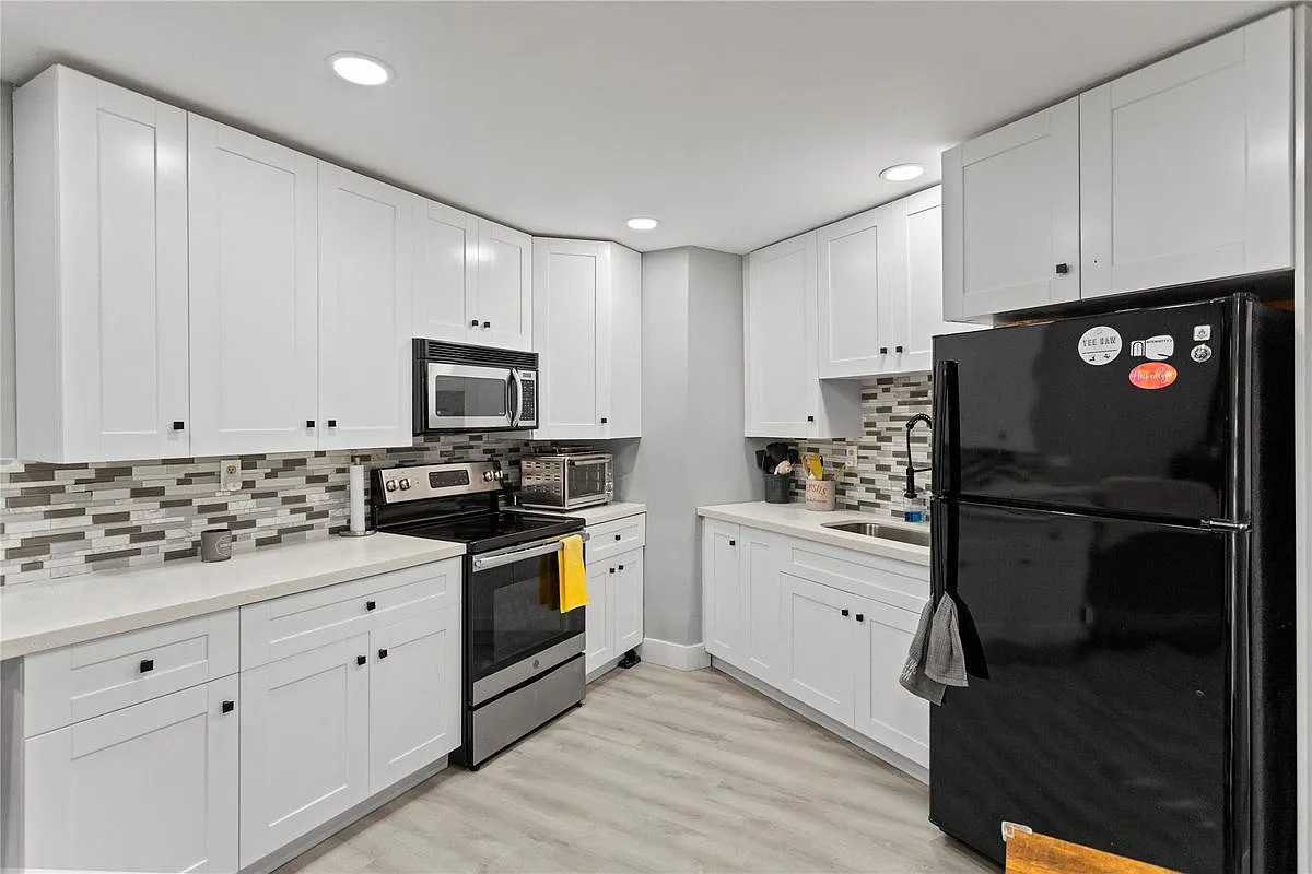 2 bed, 3.0 bath, 1302 sqft, $2,700 — Photo 1