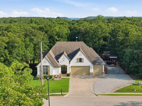 1241 Southcliff Dr, Bartlesville, OK 74003