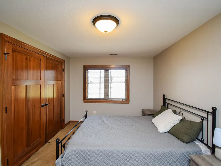 2204 S Silverthorne Ave — Photo 55