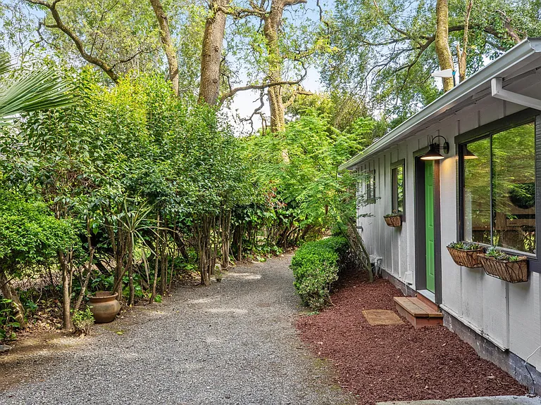 10 Angelica Ct #A — Photo 2