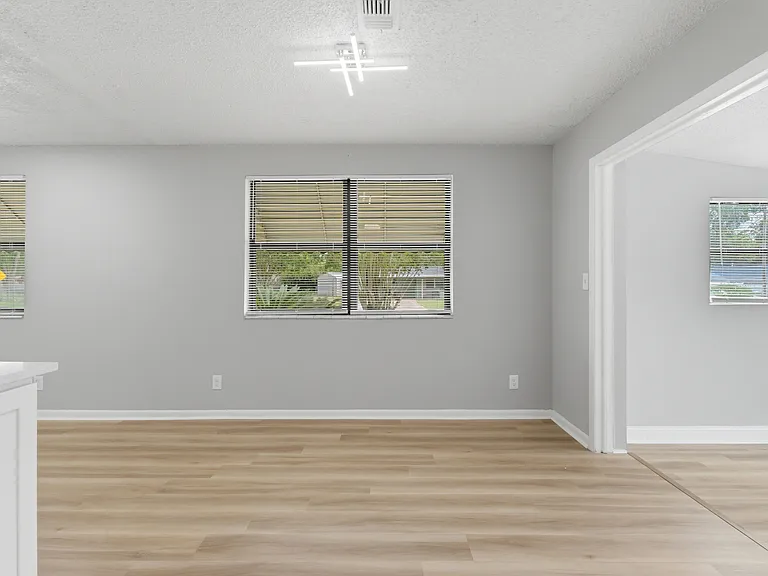 6766 London Bridge Ln — Photo 13