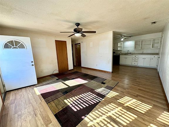 3rd image of 705 N D St