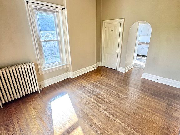 5th image of 449 Chestnut St