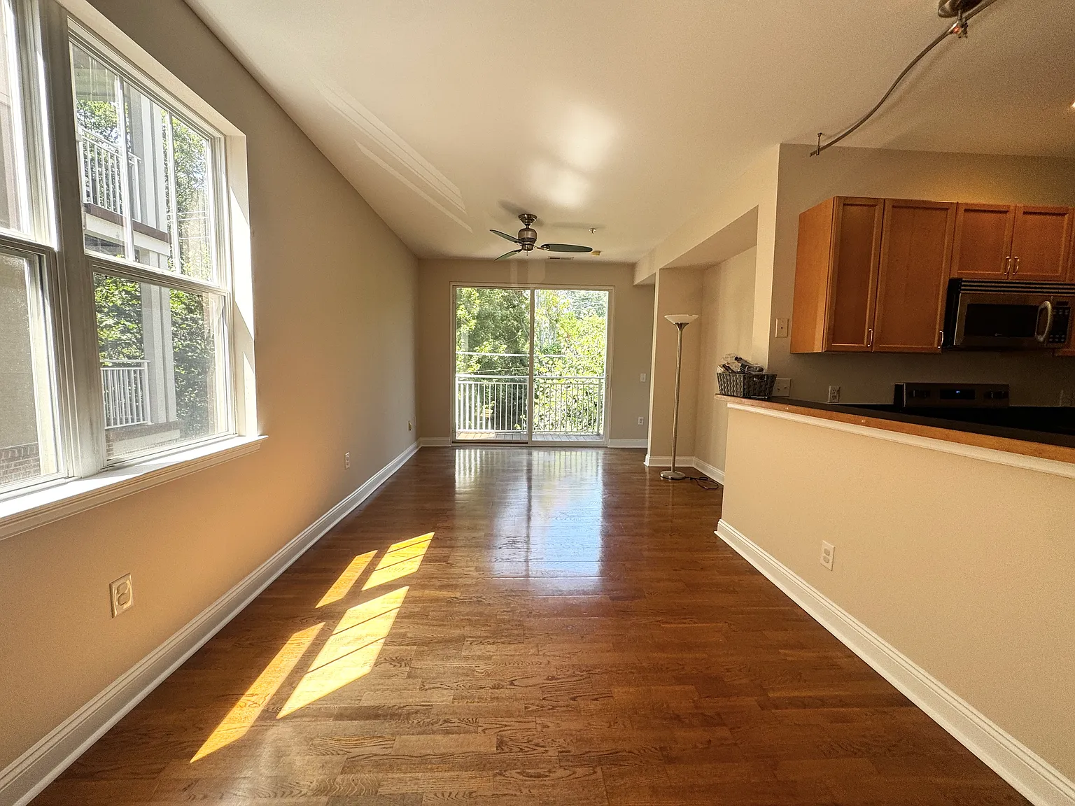 2 bed, 1000 sqft, $1,995 — Photo 2