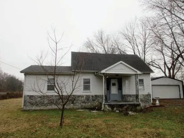 133 E Vine St, Tamaroa, IL 62888