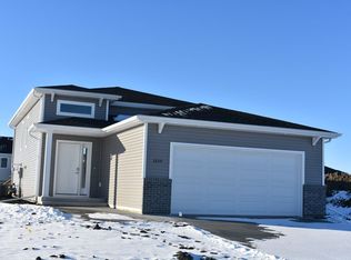 3839 17th St S, Moorhead, MN 56560