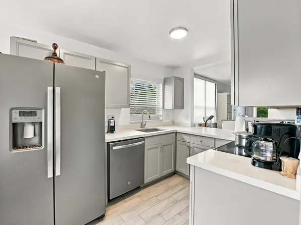 5860 NW 64TH Avenue #201, Tamarac, FL 33319