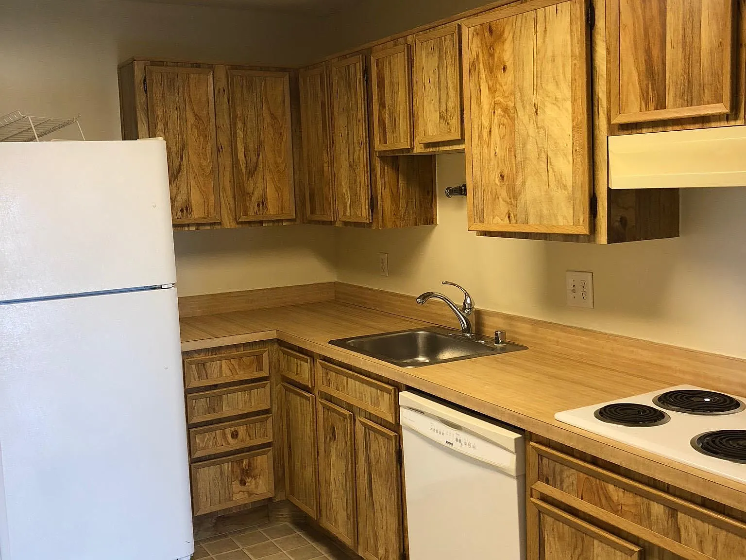 1 bed, 992 sqft, $2,100 — Photo 2