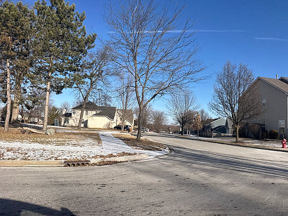 5th image of 212 Arbor Ridge Dr