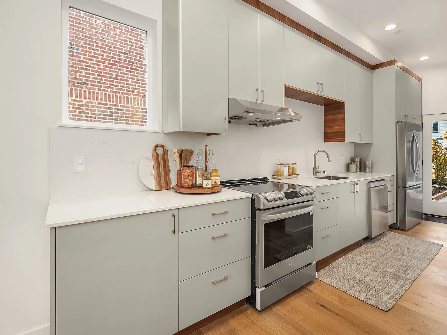 3 bed, 1943 sqft, $5,200 — Photo 3