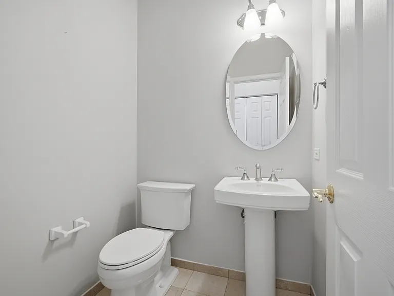 5280 Burnham St — Photo 21