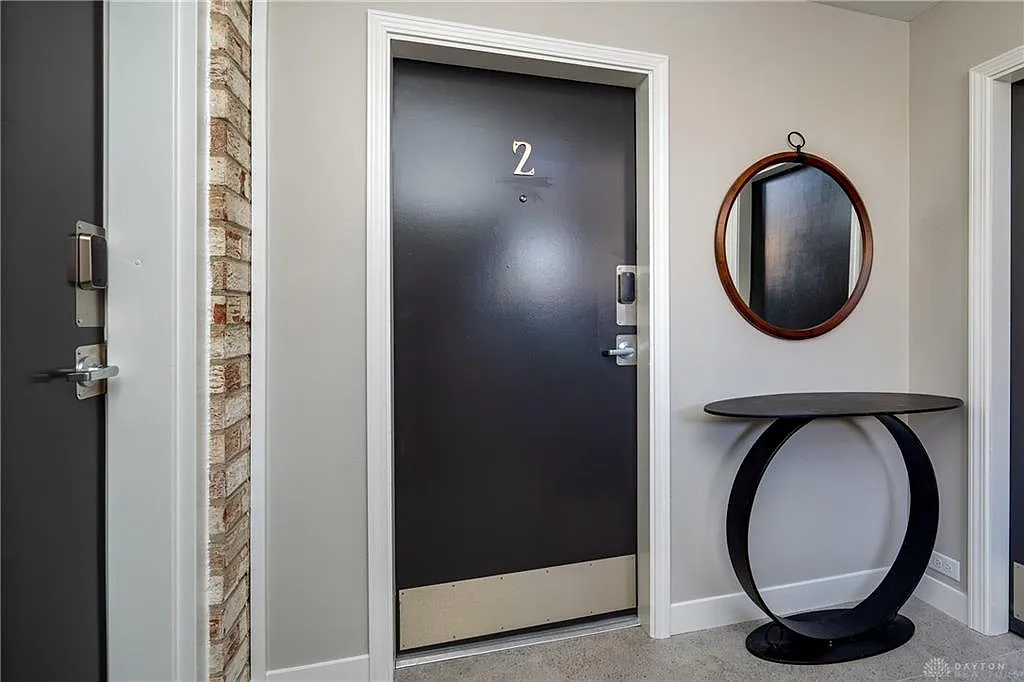 2 bed, 1.0 bath, 800 sqft, $1,400 — Photo 2