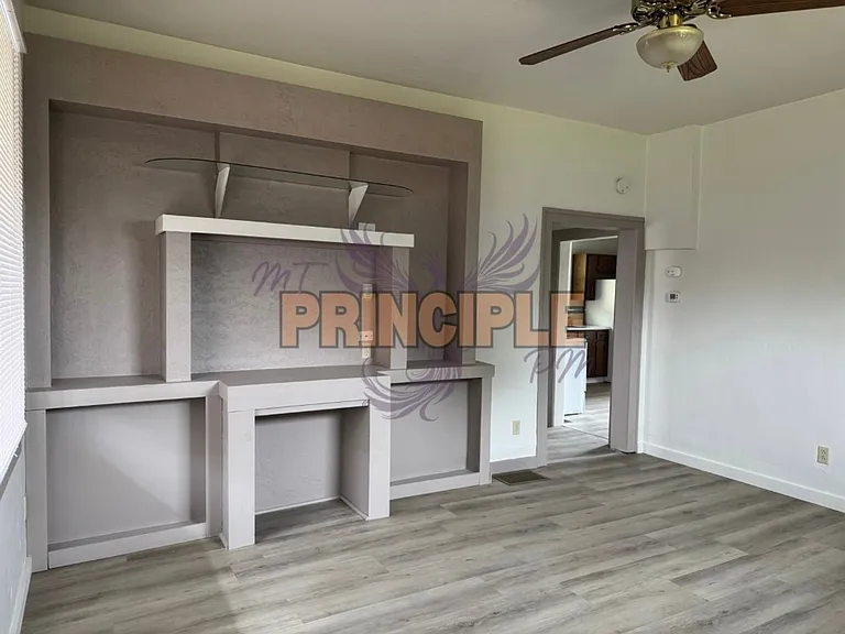 2037 Whitman Ave — Photo 3