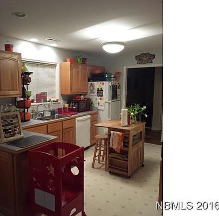5th image of 403 Hillcrest Dr