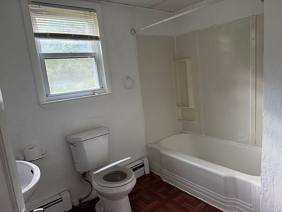 5th image of 882 Pleasant St