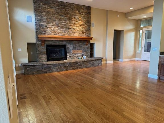 4th image of 61897 Fall Creek Loop