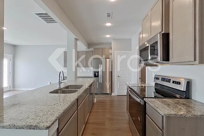 4 bed, 2.5 bath, 1947 sqft, $1,825 — Photo 4