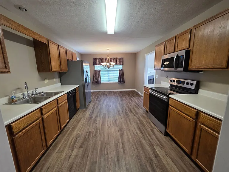 1012 Willow Creek Cir — Photo 11