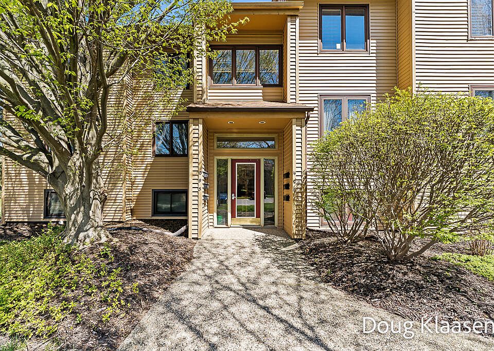 1st image of 300 Farington Blvd APT 6
