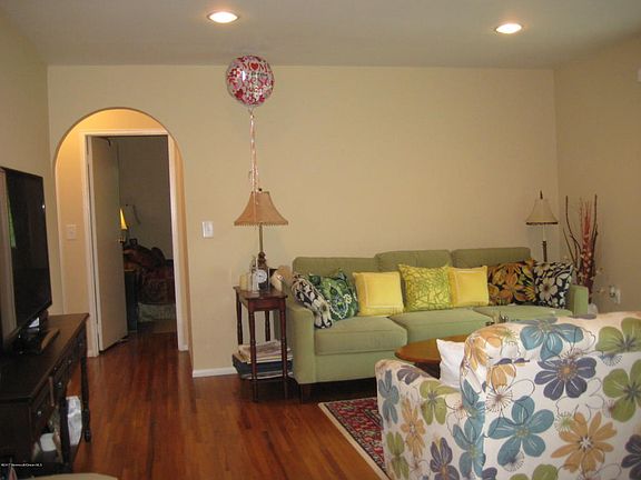 5th image of 111 Fairway Ln #B