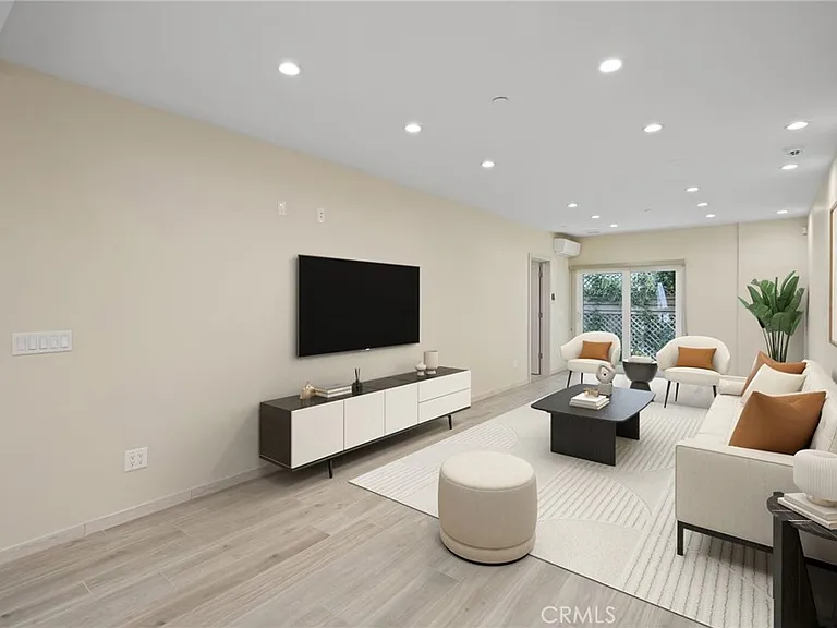 18748 Collins St — Photo 11