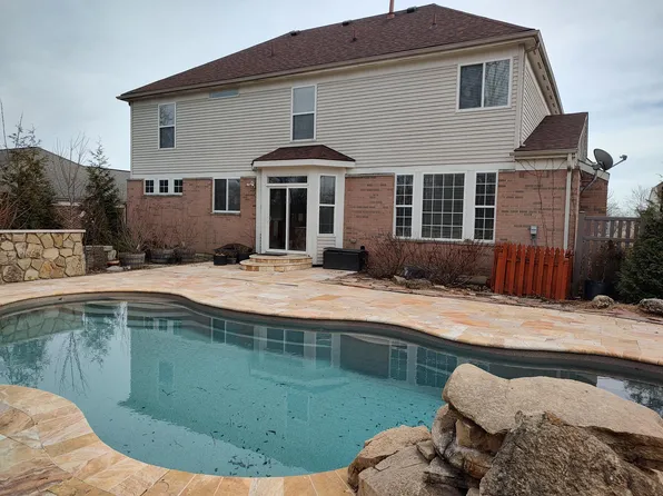 5816 Granite Spring Dr, Highland Heights, KY 41076