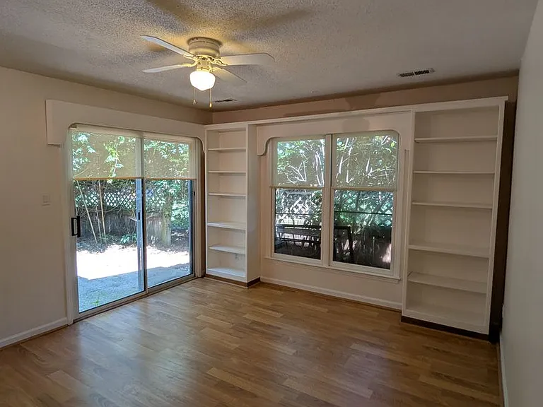 220 Saint Andrews Ln — Photo 25