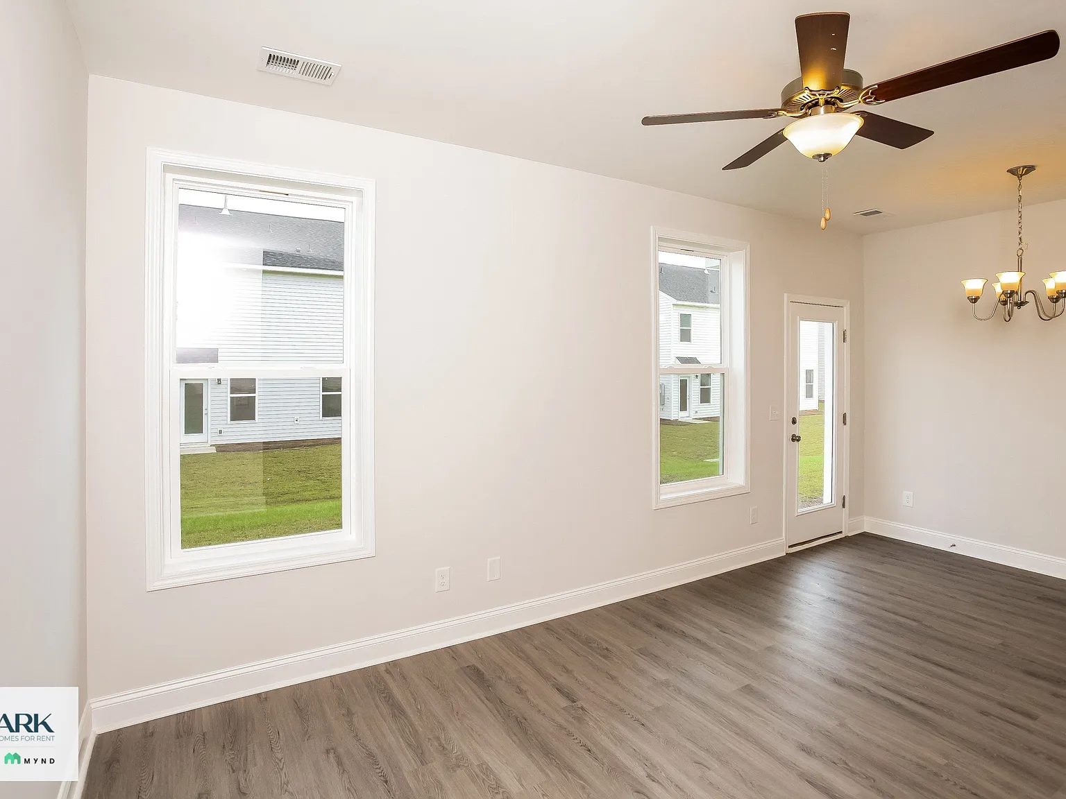 3 bed, 2.5 bath, 1350 sqft, $1,647 — Photo 3