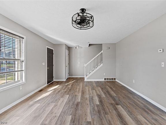 5th image of 709 Marguerite Ave