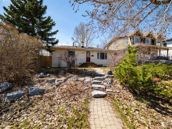 4627 E 29th Ave NW, Calgary, AB T3B 0J1
