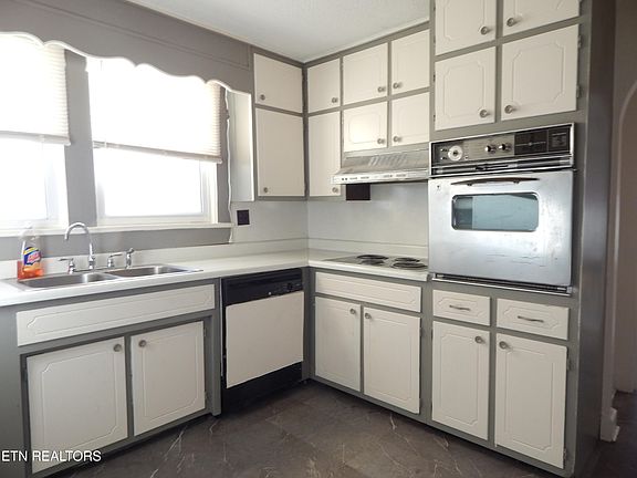 4th image of 1222 Forest Ave