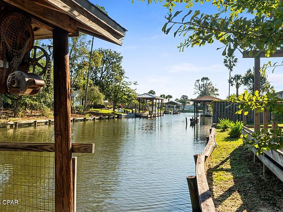 5th image of 1006 Goose Bayou Rd