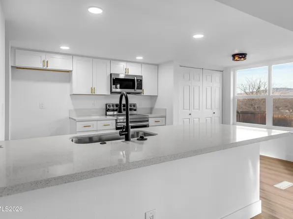 6810 Sunkist Dr, Sparks, NV 89436