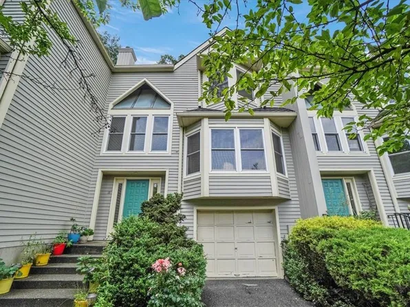 18 Lowell Court, Goldens Bridge, NY 10526