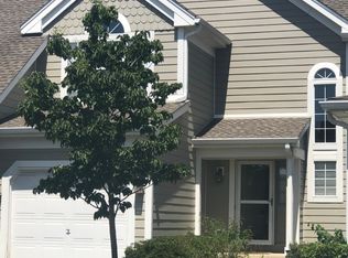 667 Kingsbridge Dr, Carol Stream, IL 60188