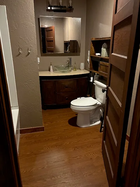 Studio, 1300 sqft, $1,000 — Photo 2